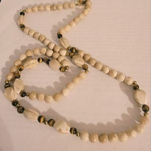 Vintage bead necklace. Stone. Agate. Marbled.